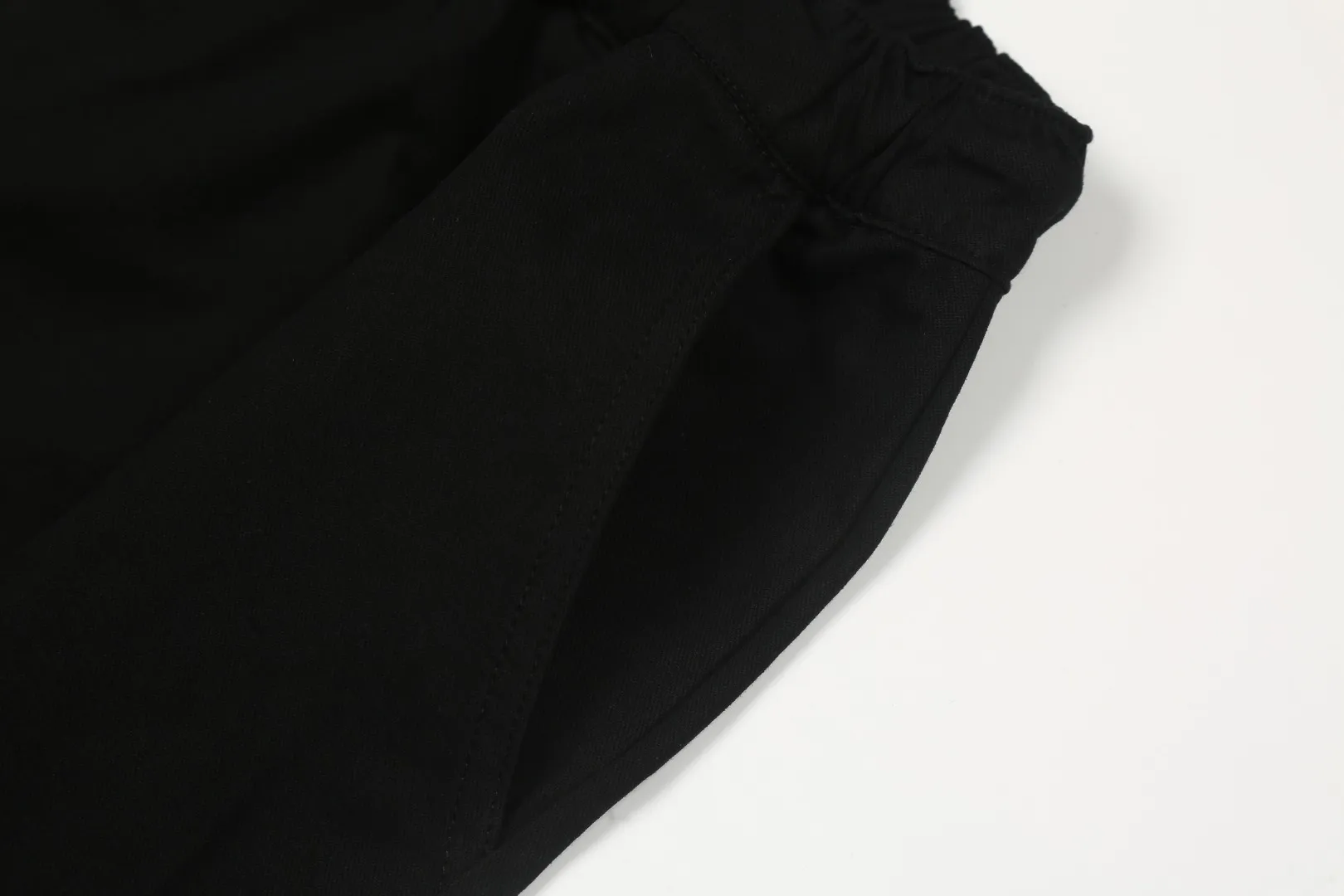 P146 White background picture [popular in summer] Style number: 25051# Color: black/navy blue/khaki/off-white/matte pink Size: S to 100% restoration of workmanship, fake placket design with front waves, double stitched lines covering the independent waistband, 0.6 thread pressure for the whole garment ✅ - RL/women's classic drawstring cotton shorts, super long and wide-leg style, the upper body does not stick to the legs, breathable and cool, drawstring elastic waist, easy to wear and match, all shirts and short-sleeved suits are good-looking. If you like the lazy style, you must buy the refreshing commuting OOTD, practical and full, a must-have item for the summer wardrobe, clean and refreshing